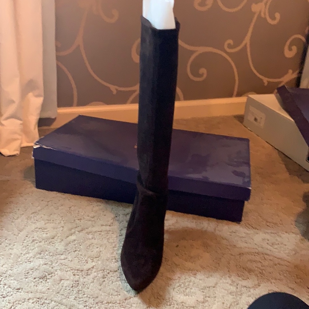 Stuart Weitzman  GIVING suede boot IN COLA SUEDE